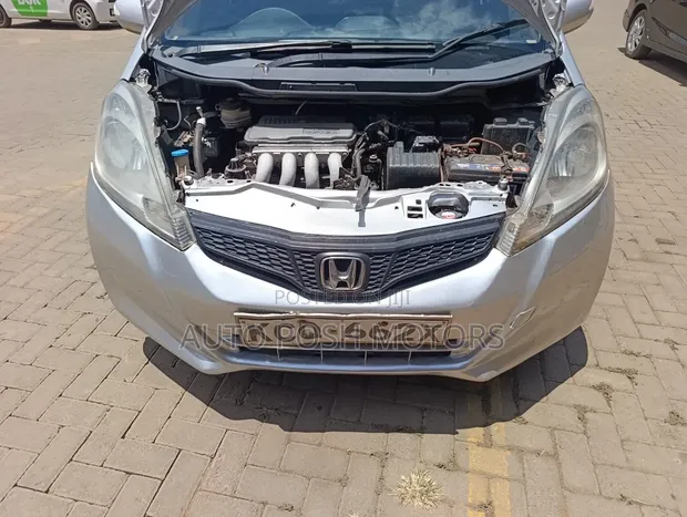 Honda Fit 2011 Silver - 1