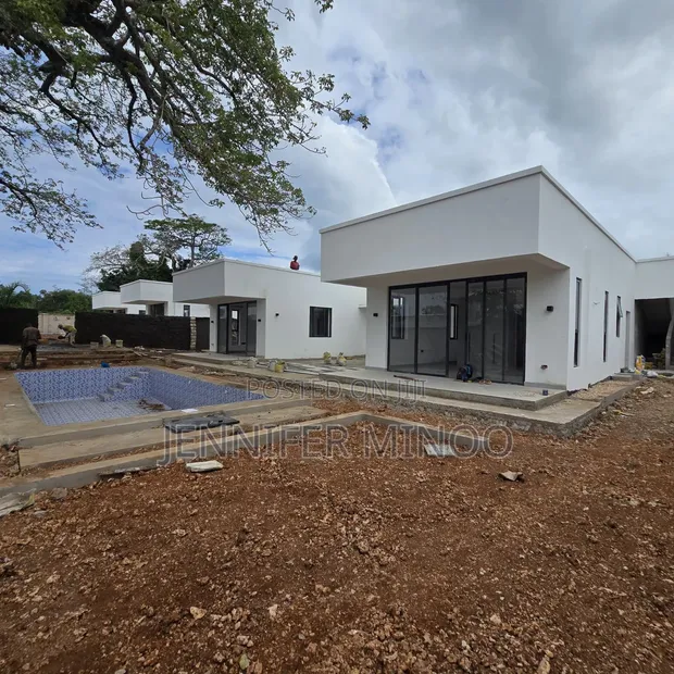 Nyumba ya Vyumba 3 Iliyo na Samani kwa Uuzaji Diani Galu - 1