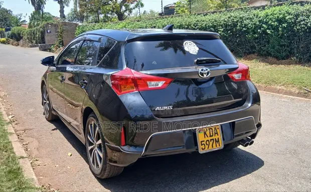 Toyota Auris 2013 Nyeusi - 1