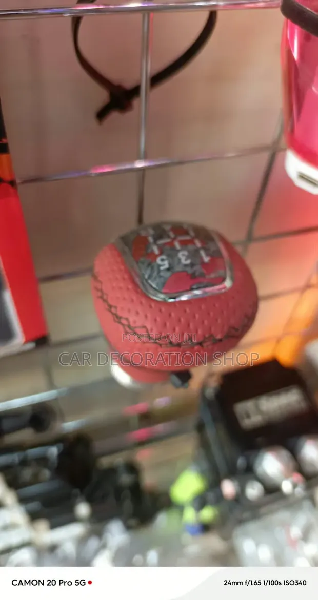 Kitufe cha Gear cha PU chenye Perforated cha Universal Nyeusi na Nyekundu - 1