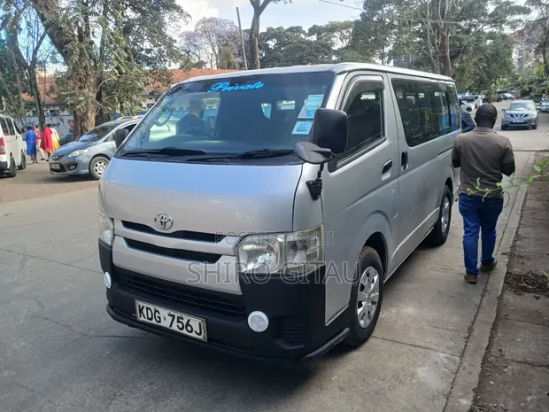 Toyota HiAce 2014 Nyeupe - 1