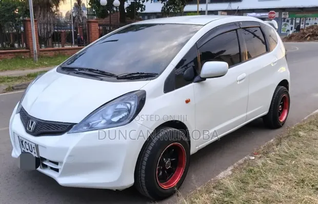 Honda Fit 2012 White - 1