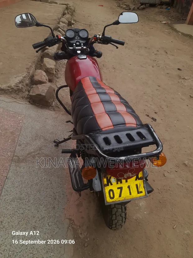 Bajaj Boxer 150 UG 2021 Red - 1