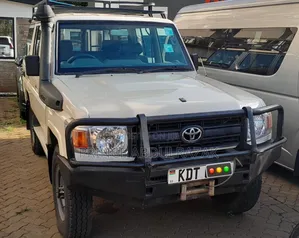 Toyota Land Cruiser 76 Series 2017 Nyeupe