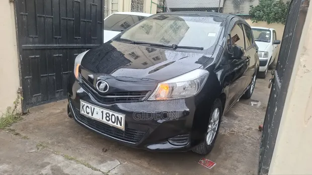 Toyota Vitz 1.3 FWD 5dr 2012 Black - 1
