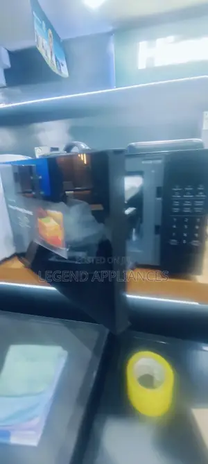 Hisense Microwave 20L - Nyeusi