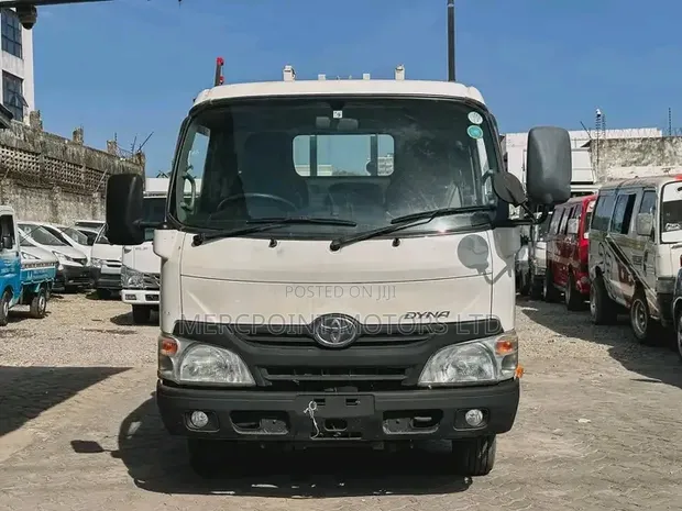 Toyota Dyna 2018 Nyeupe - 1
