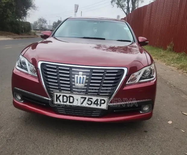 Toyota Crown Royal Hybrid 2014 Nyekundu - 1