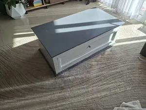 Kikombe cha Kahawa cha Mstatili wa Kijivu na Nyeupe chenye Droo