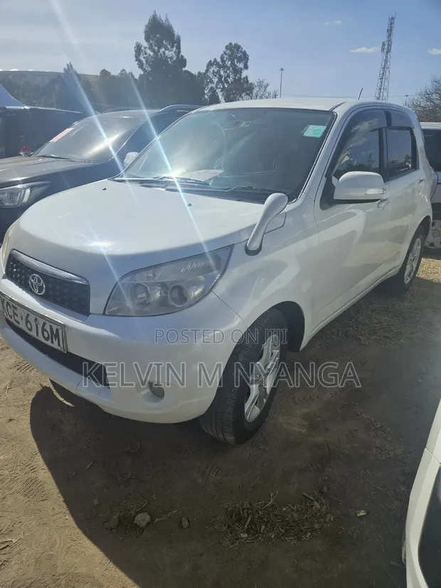 Toyota Rush 1.5 AWD 2009 Nyeupe - 1