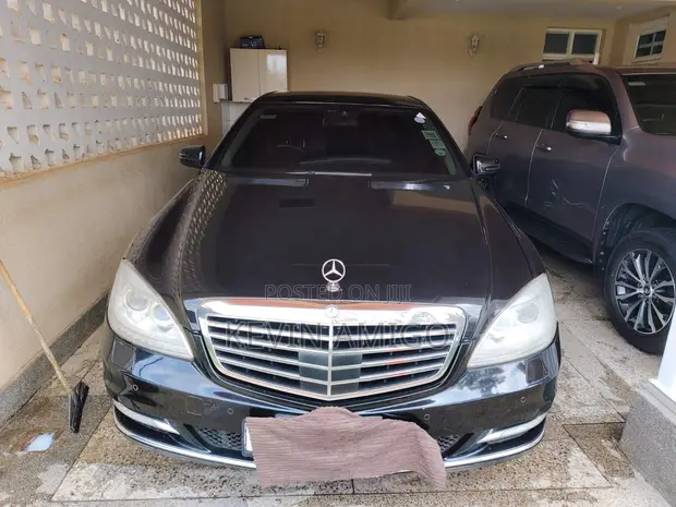 Mercedes-Benz S-Class 2013 Black - 1
