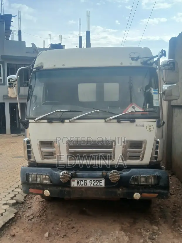 Isuzu Giga 6x4 Lori la kazi nzito - 1