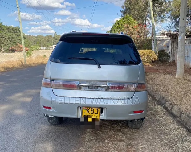 Toyota Gaia 2003 Nyeupe - 1