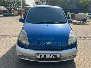 Toyota Fun Cargo 2003 Bluu