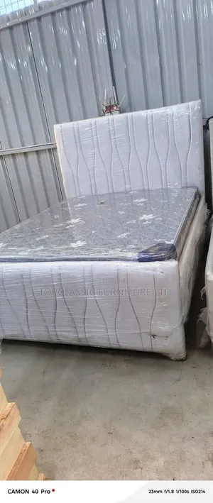 White Chester Bed 5x6 + Mattress