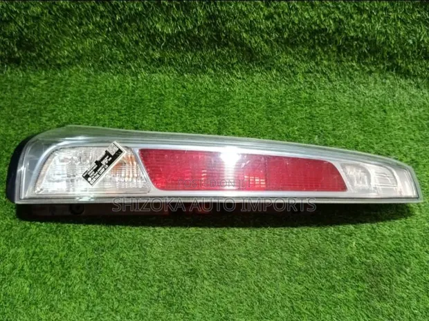 Taa ya Mkia ya Kushoto kwa Nissan Serena C26 (2011) - 1