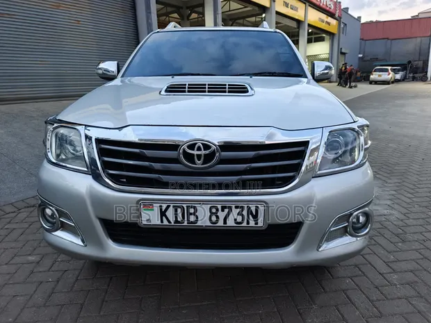 Toyota Hilux 3.0 D-4D 4x4 Double Cabin 2013 - 1