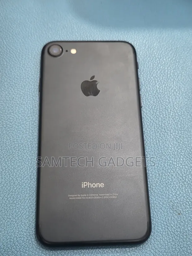 Apple iPhone 7 32GB Black - 1