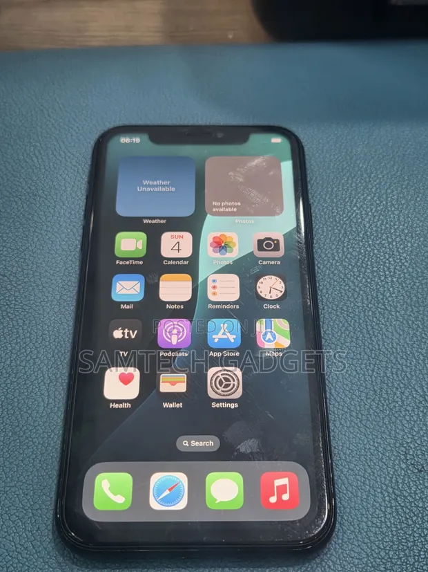 Apple iPhone XR 64GB Black - 1