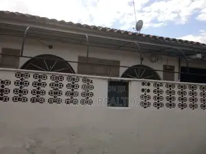 3 Bedroom Townhouse/Terrace for Sale in South C