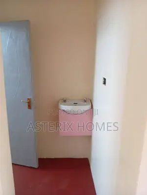 Chumba 1 cha Kupanga Nyumba Mjini Gitaru