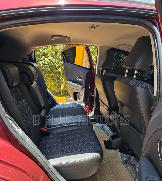 Honda Vezel 2015 Hybrid Maroon - 1