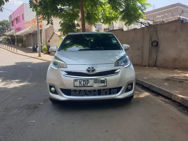 Toyota Ractis 2016 Nyeupe - 1