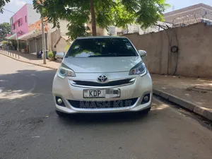 Toyota Ractis 2016 Nyeupe