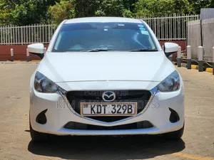 Mazda Demio 2018 Nyeupe