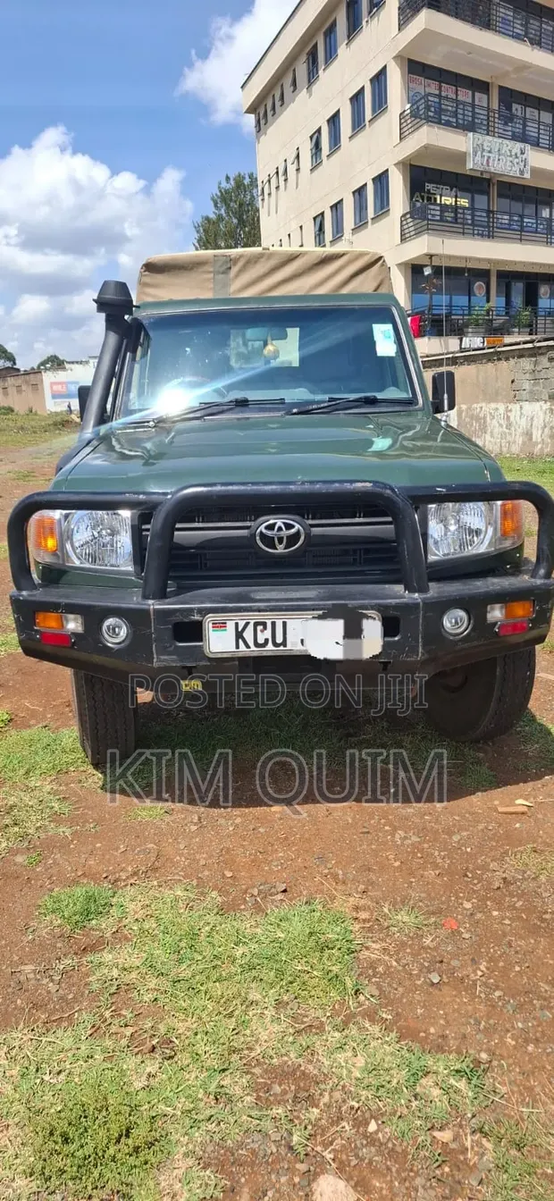 Toyota Land Cruiser 2013 Green - 1