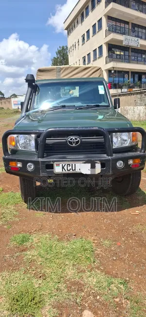 Toyota Land Cruiser 2013 Kijani