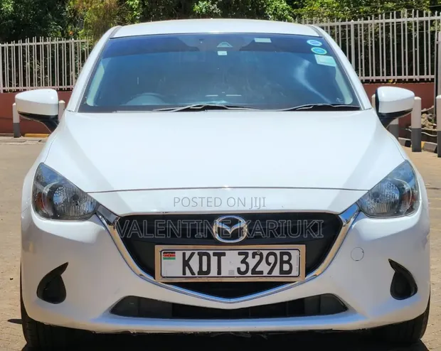 Mazda Demio 2018 Nyeupe - 1