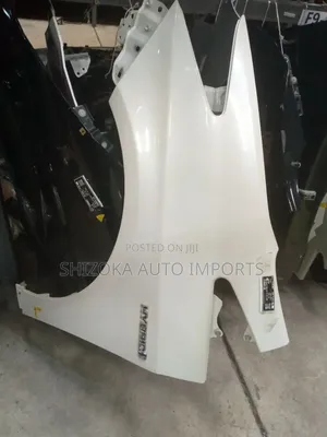 Fenda ya Kushoto ya Toyota Prius ZVW30 (2013)