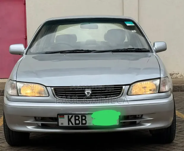 Toyota Corolla 1999 Silver - 1