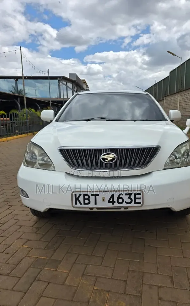 Toyota Harrier 2005 White - 1