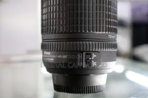 Nikon AF-S DX NIKKOR 18-135mm f/3.5-5.6G ED Lens