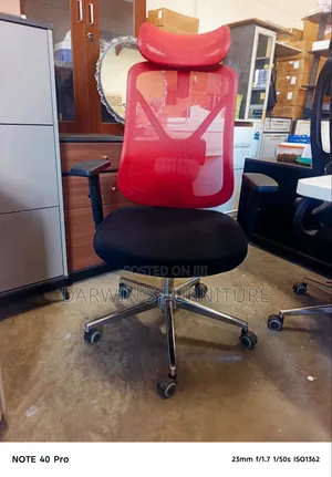 Kiti cha Ofisi cha Daktari cha Boss Office Products Chenye Rangi Nyekundu