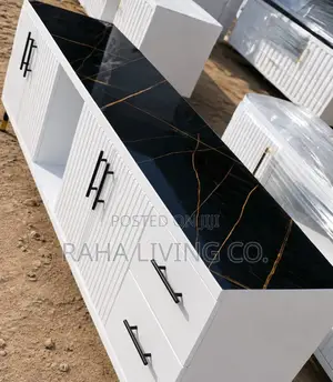 Executive Ribbed TV Stand | Nyeusi Marble Top | Nyeupe