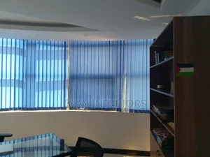 Vertical Blinds za Kisasa kwa Madirisha ya Ofisi