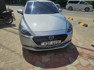 Mazda 2 2018 Nyeupe
