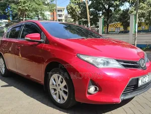 Toyota Auris 2013 Red