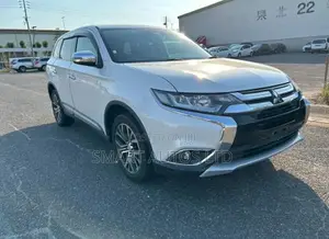 Mitsubishi Outlander 2018 Nyeupe