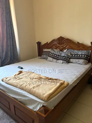 Kitanda cha King Size cha Ideal - Kilitumika, Brown
