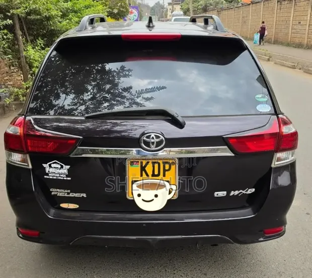 Toyota Corolla Fielder 2018 Burgundy - 1