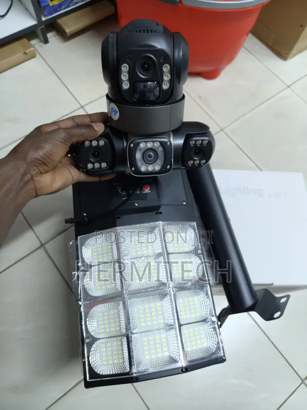 300W 4G Triple-Lens CCTV Floodlight Camera - 1