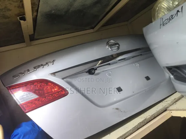 Boot ya Nissan Sylphy - Ex-Japan - 1