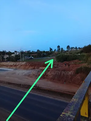 Nusu Eka Ardhi ya Biashara kwa Uuzaji - Eneo Bora la Barabara Kuu
