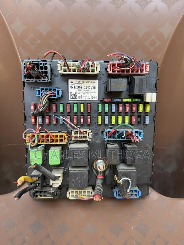 Mitsubishi Canter 4P10 Fuse Box (Used) - 1