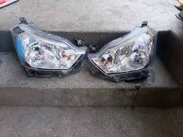 Daihatsu Mira Headlights - Zilizotumika (2015) - 1