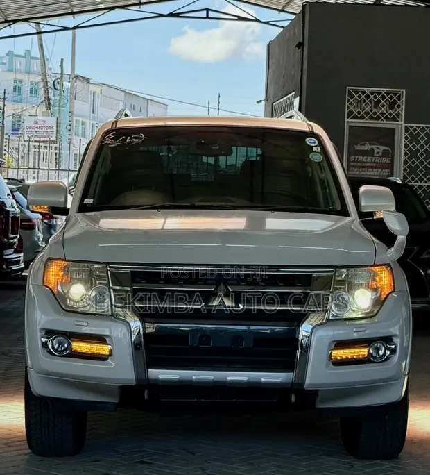 Mitsubishi Pajero Exceed 2020 - 1